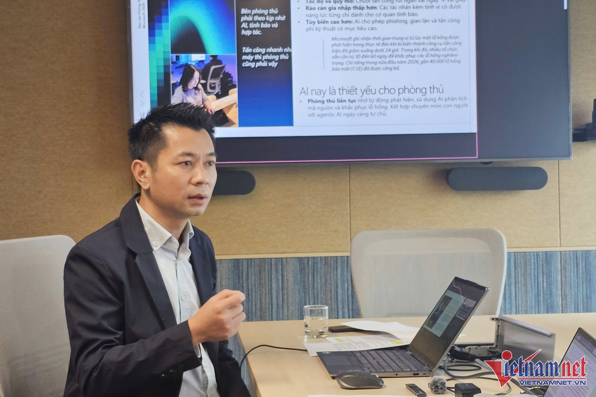 W-ong Phan Hong Son Microsoft 2.jpg