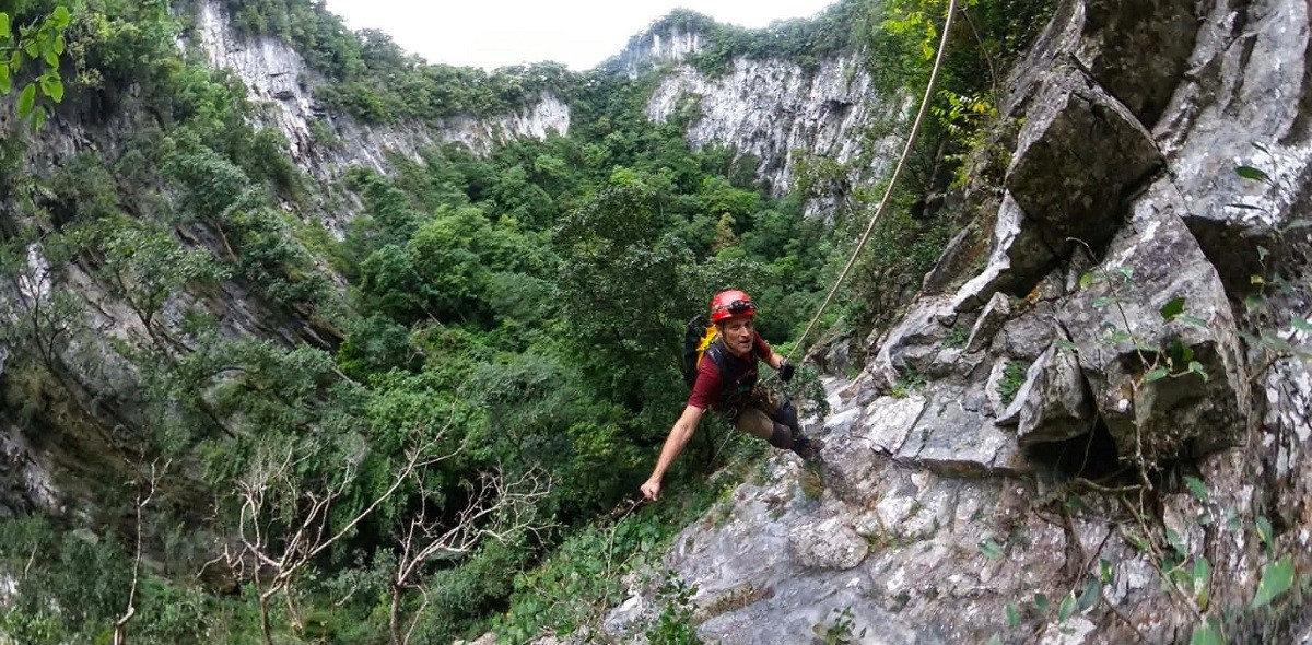 Static Tree Climbing Rope Massive 120-meter-deep sinkhole discovered in Phong Nha-Ke Bang