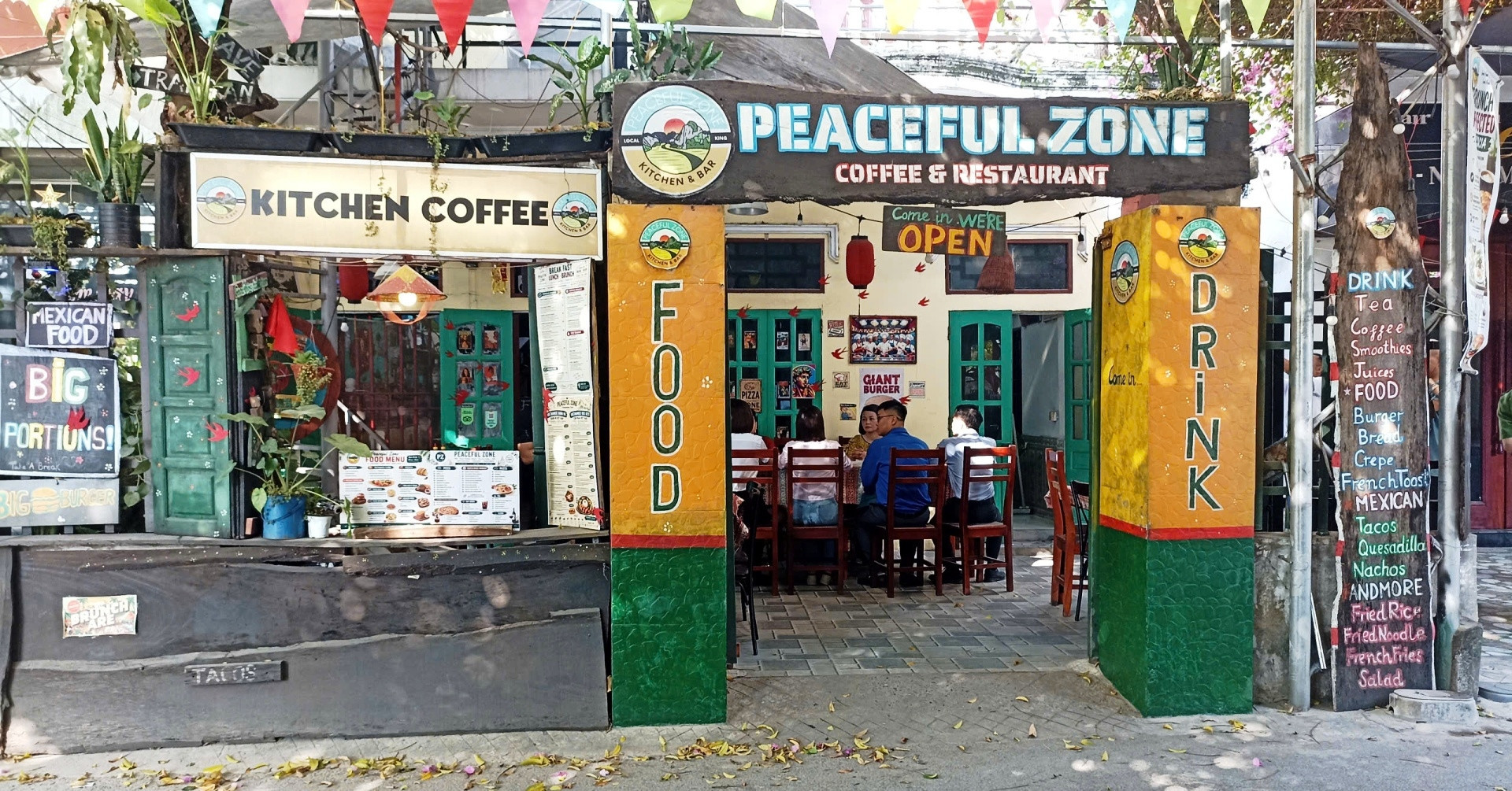Ninh Binh cracks down on foreign-language signs in tourist district