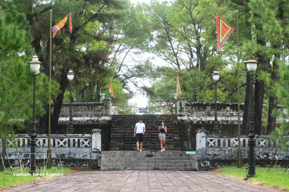 vnanet-nam-giao2.jpg