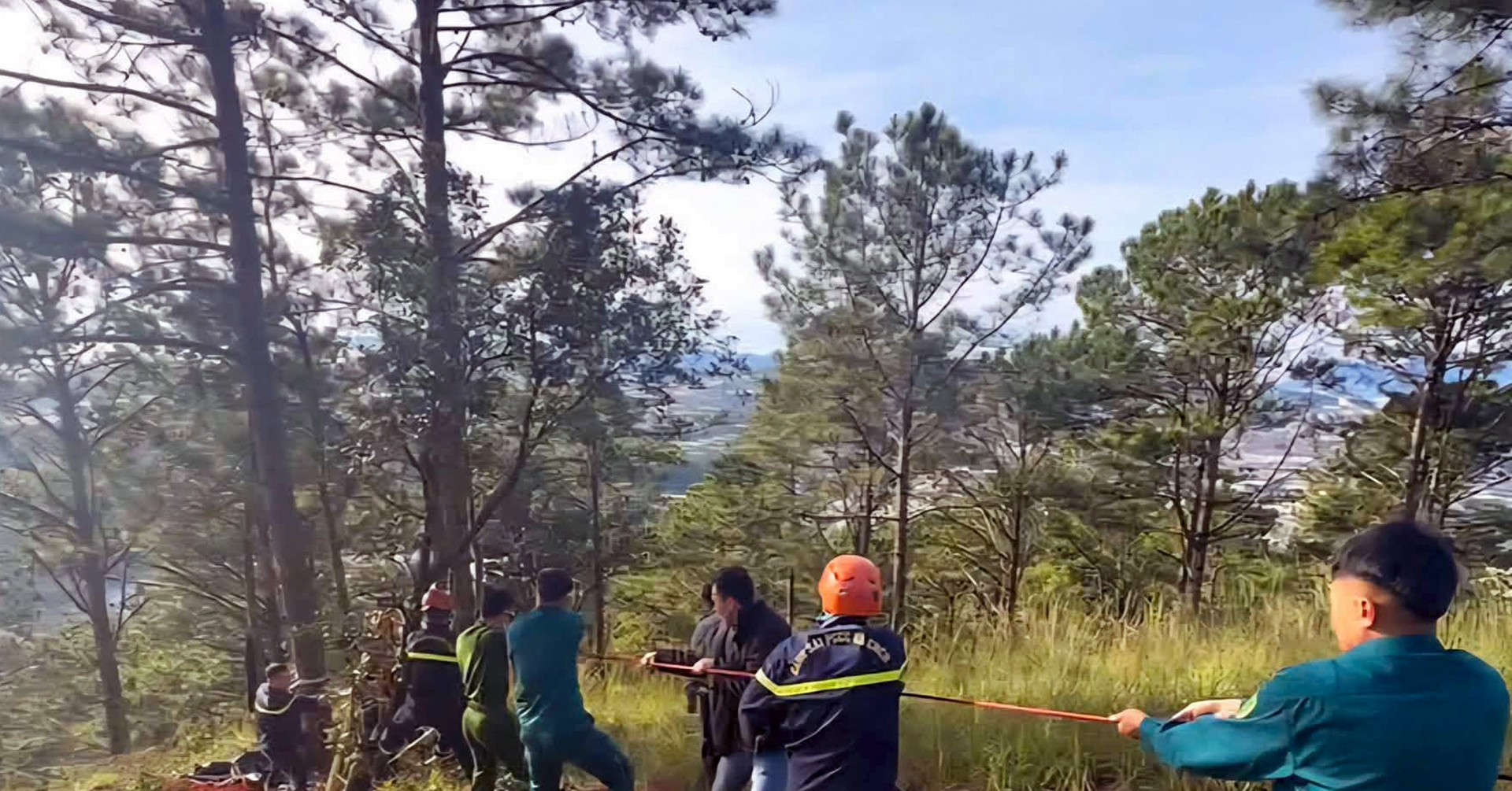 Malaysian tourist rescued after falling into 10-meter pit in Da Lat