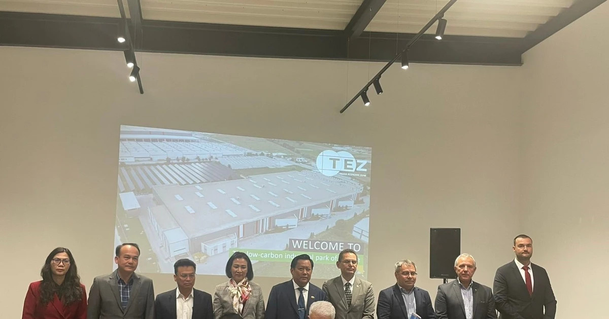 Tay Ninh, Thanh Hoa court Bulgarian investors, sign letters of intent