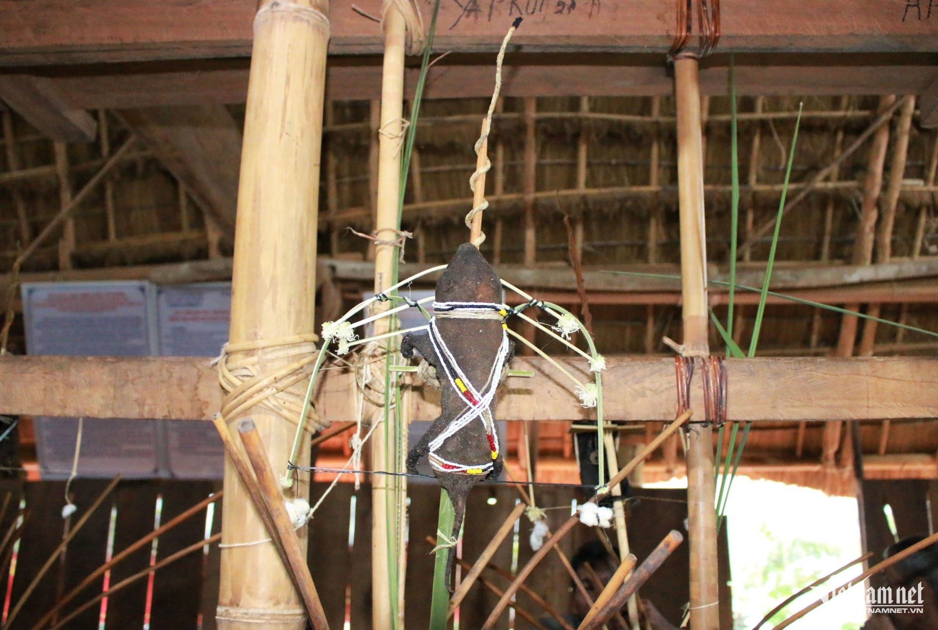 Rice grains carry prayers at Vietnam’s Ba Na bamboo rat festival
