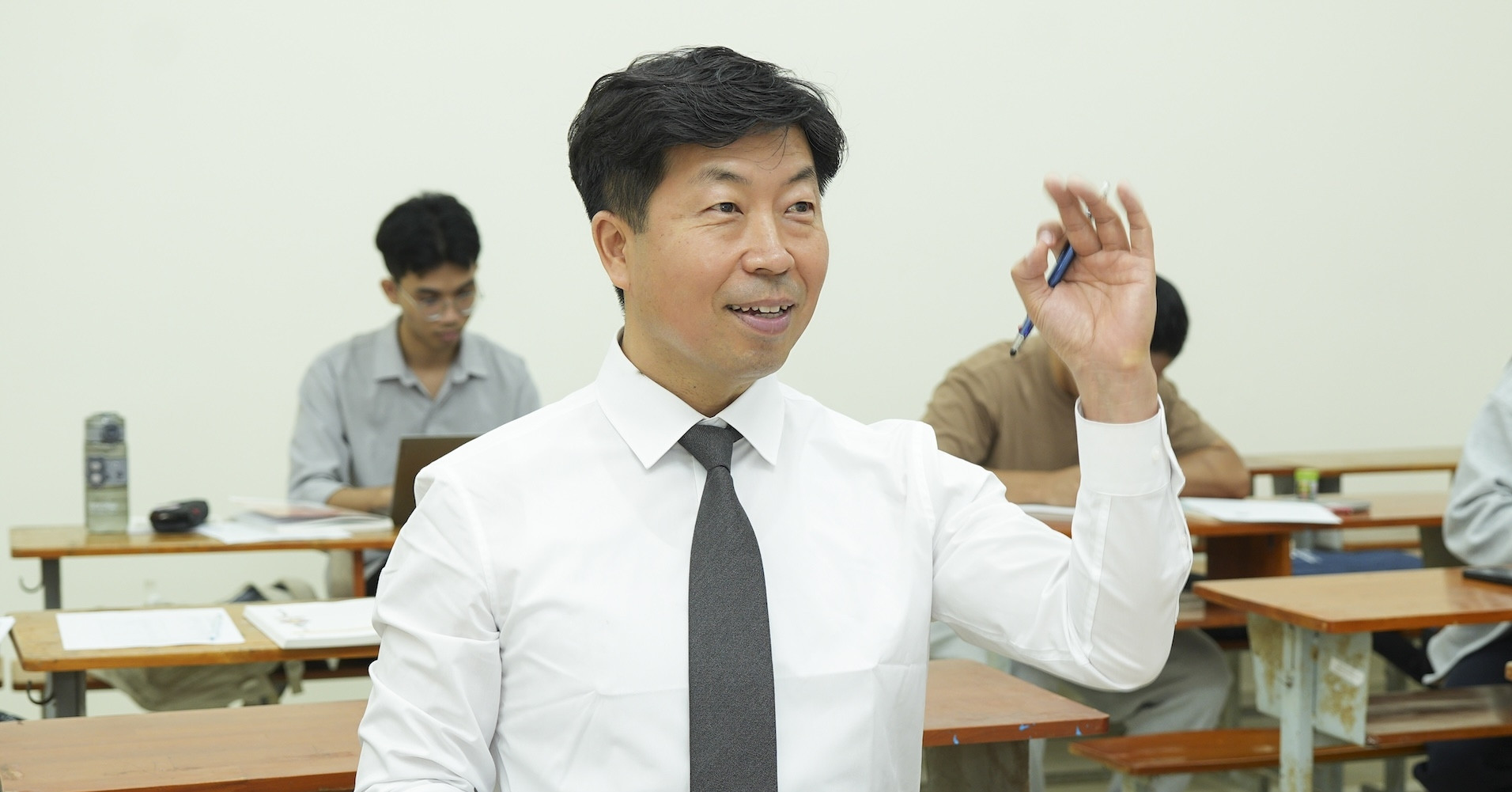 South Korean executive pursues MBA in Vietnam at 52