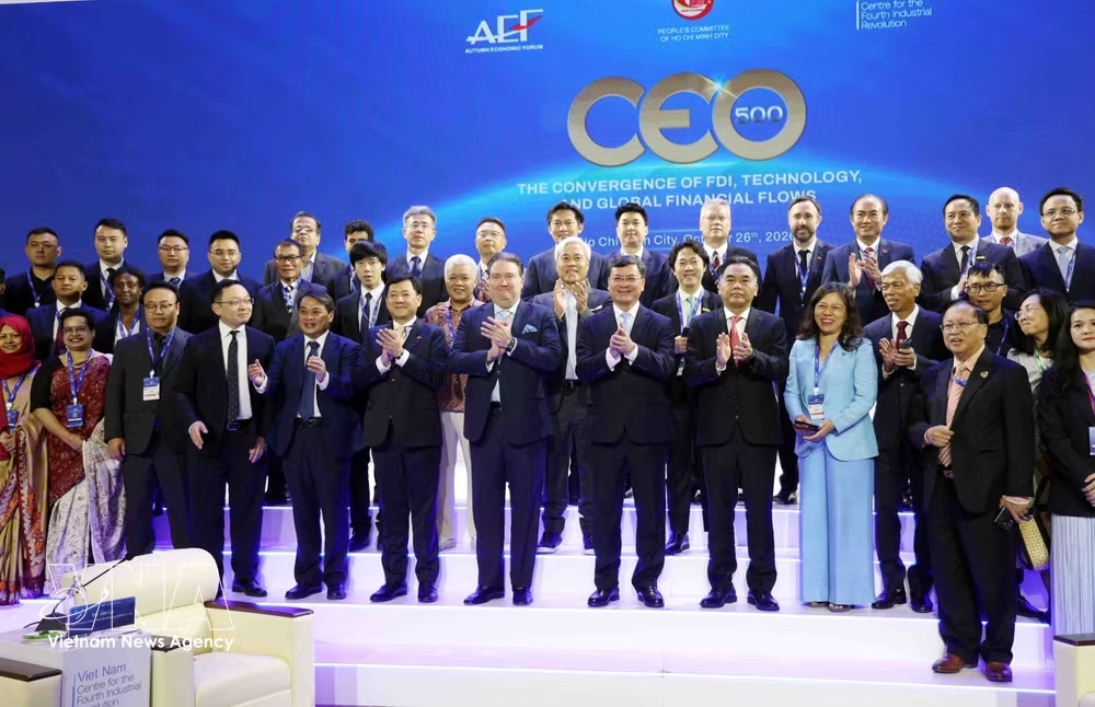 Ho Chi Minh City officials and attendees at the CEO 500 programme (Photo: VNA)