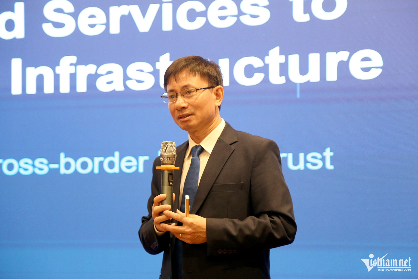 Can a document digitally signed in Vietnam be accepted in Singapore?