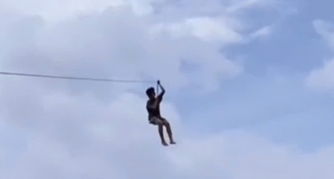 Children lifted dozens of meters by giant kites in southern Vietnam