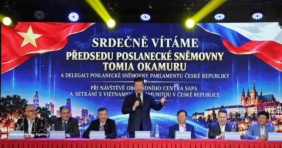 Czech lower house speaker visits Vietnamese community in Prague