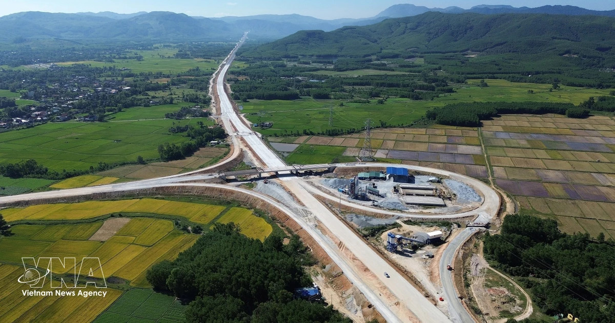 WB raises Vietnam’s 2026 growth forecast to 7.4% on strong AI-related exports