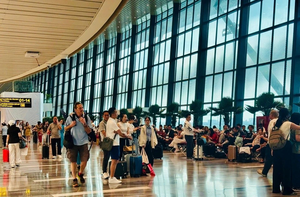 Tan Son Nhat airport expected to handle over 1,000 flights per day during Tet