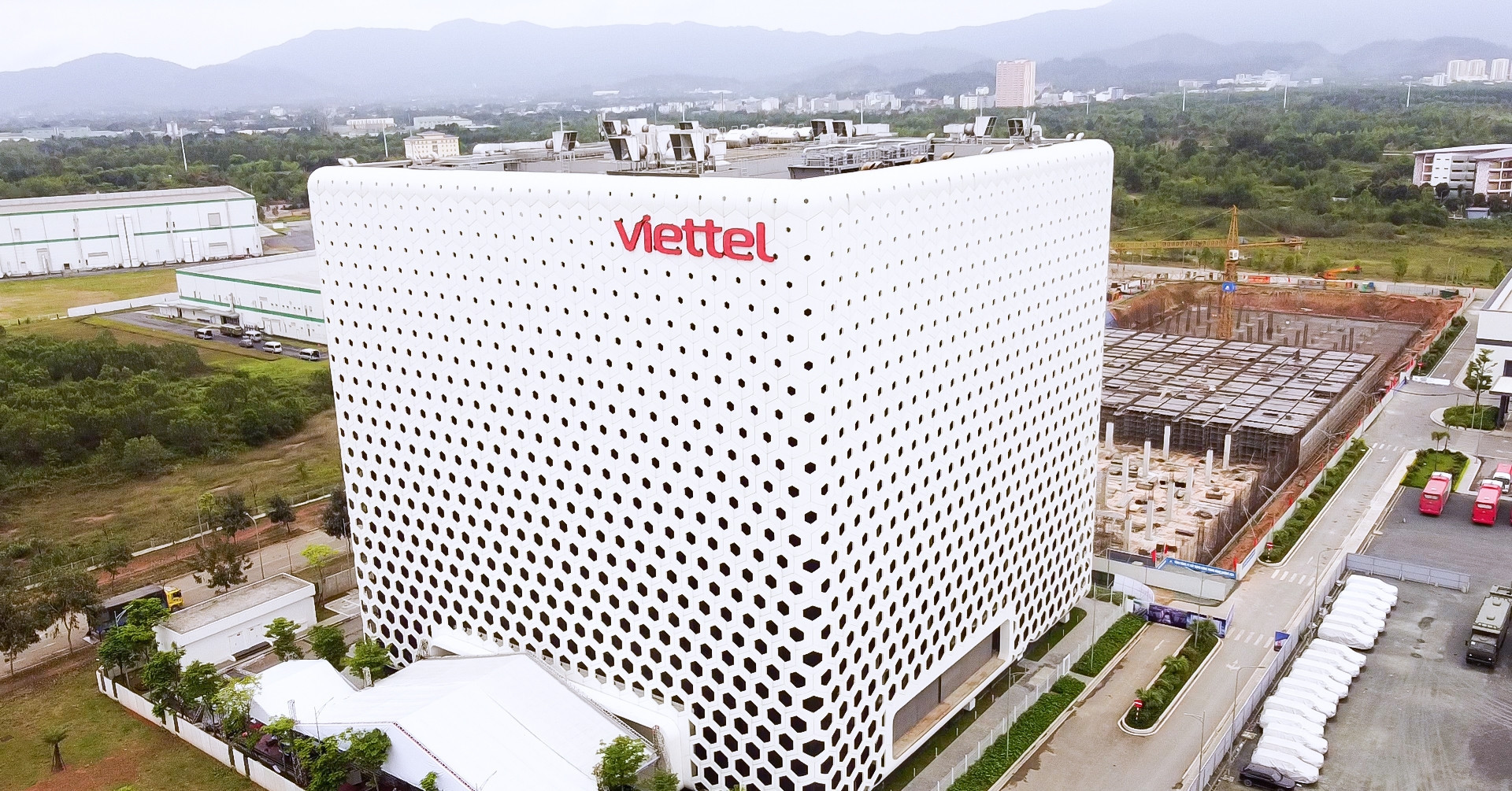 VN tech giants urge government to keep power rates unchanged for data centers