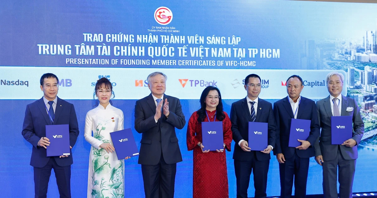 13 enterprises pledge action at Vietnam’s new international financial center