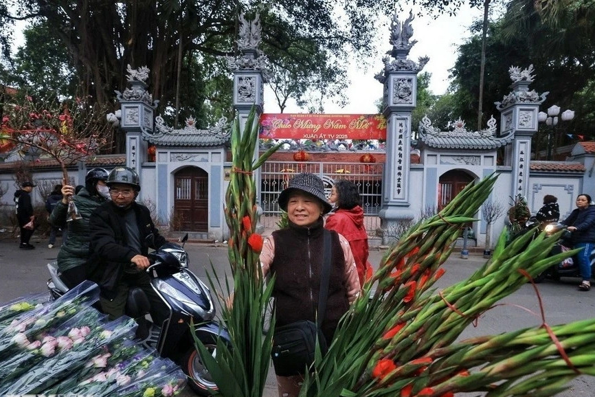 Hang Luoc - A market that blooms once a year, lives for generations