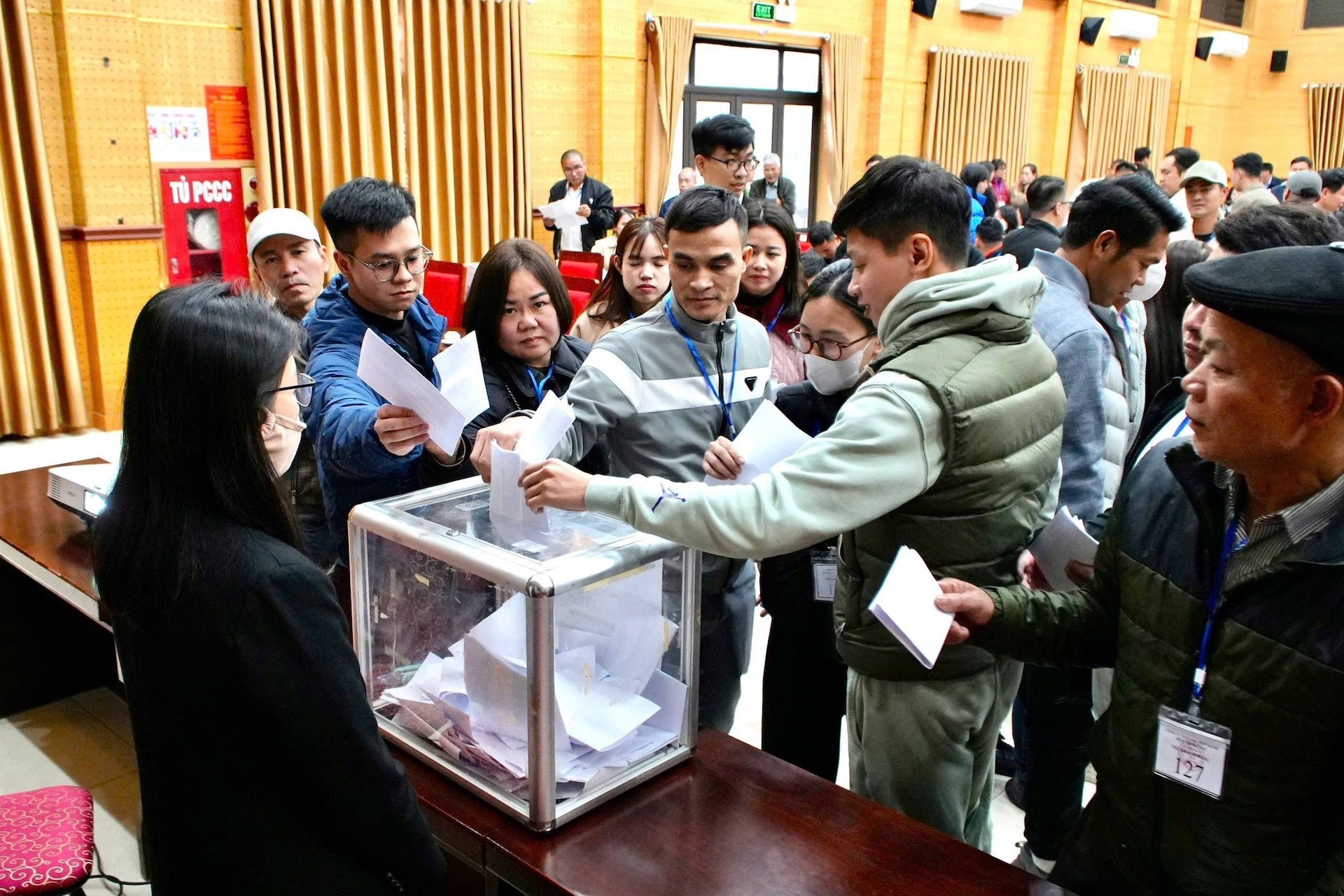 Land auction prices on Hanoi’s outskirts surpass VND160m/sqm, experts warn