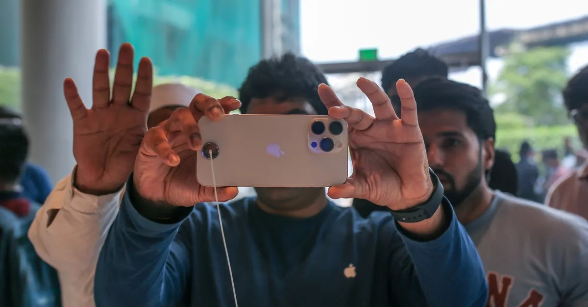 Apple and Samsung dominate long game of smartphone market