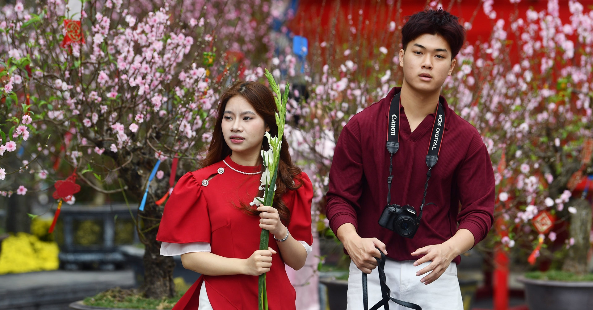 Festive spirit fills Hanoi streets before Lunar New Year