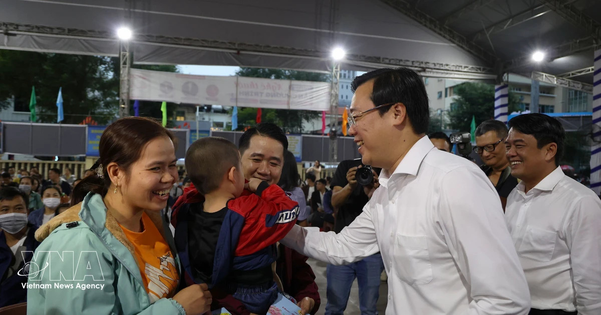 HCM City: 5,000 workers return to their hometowns for Tet with free bus tickets