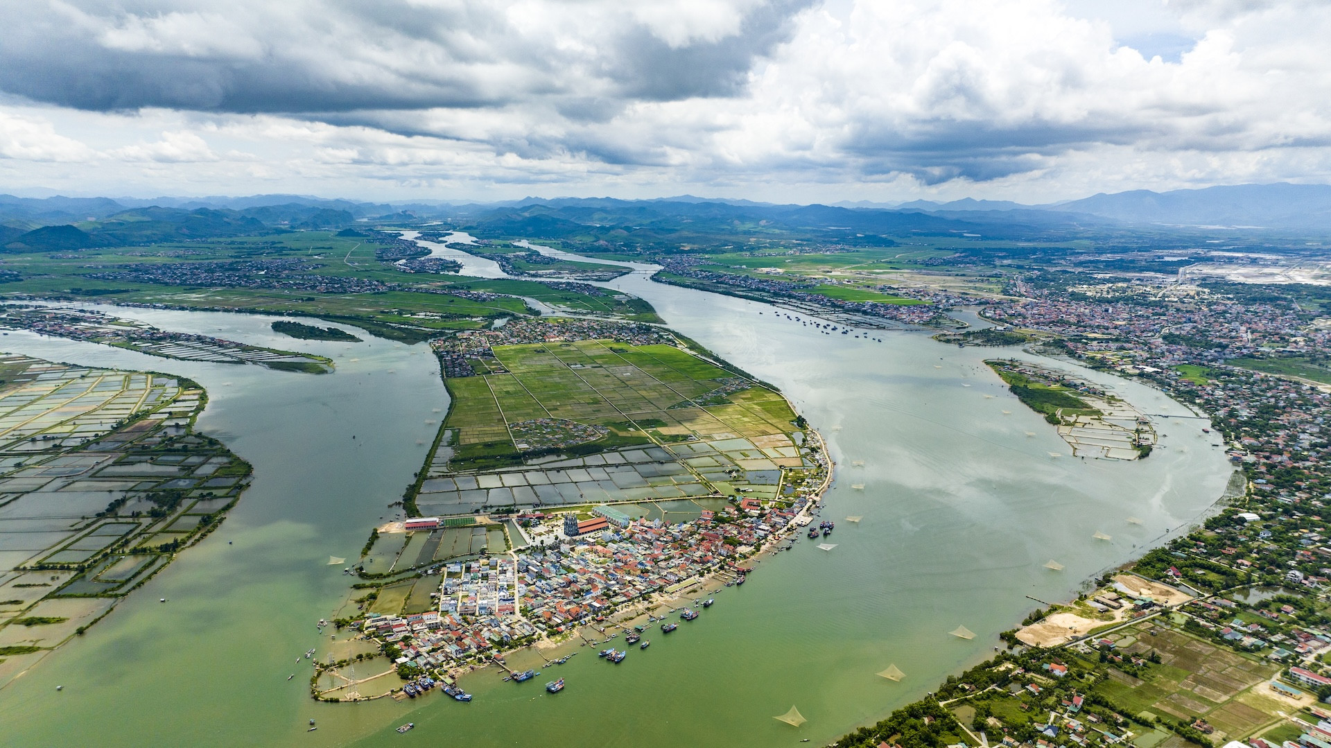 song gianh hoang ha 1692.jpg