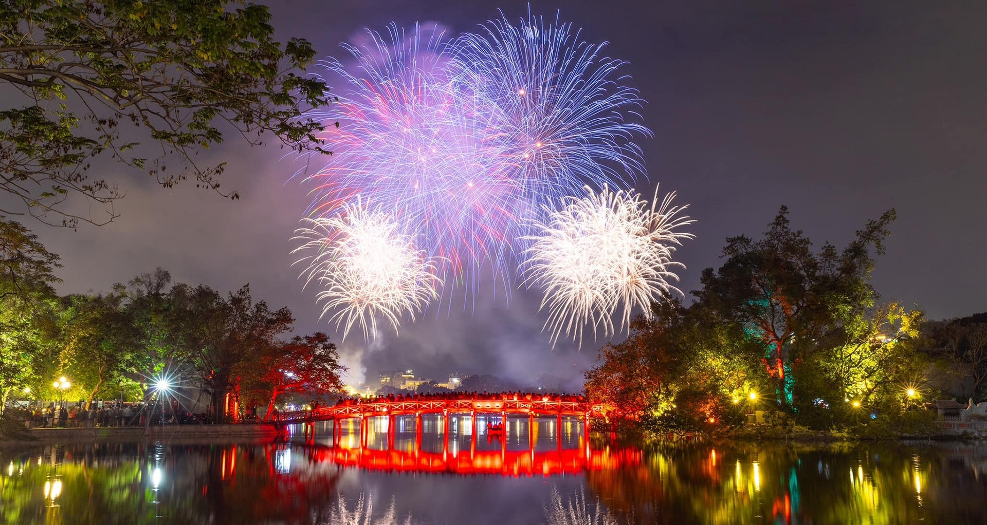 Where to watch Tet fireworks in Hanoi for 2026