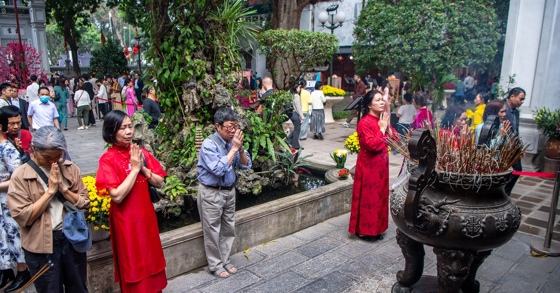 People flock to Hanoi temples to pray for luck on Lunar New Year’s Day