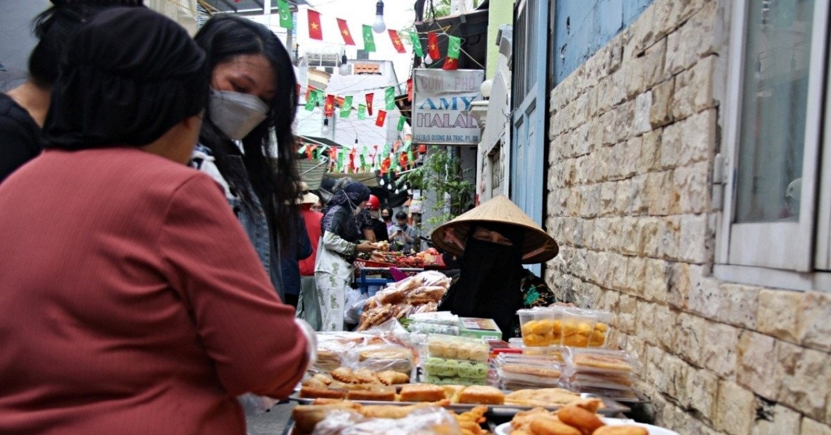 When Tet coincides with Ramadan in a Saigon Muslim enclave