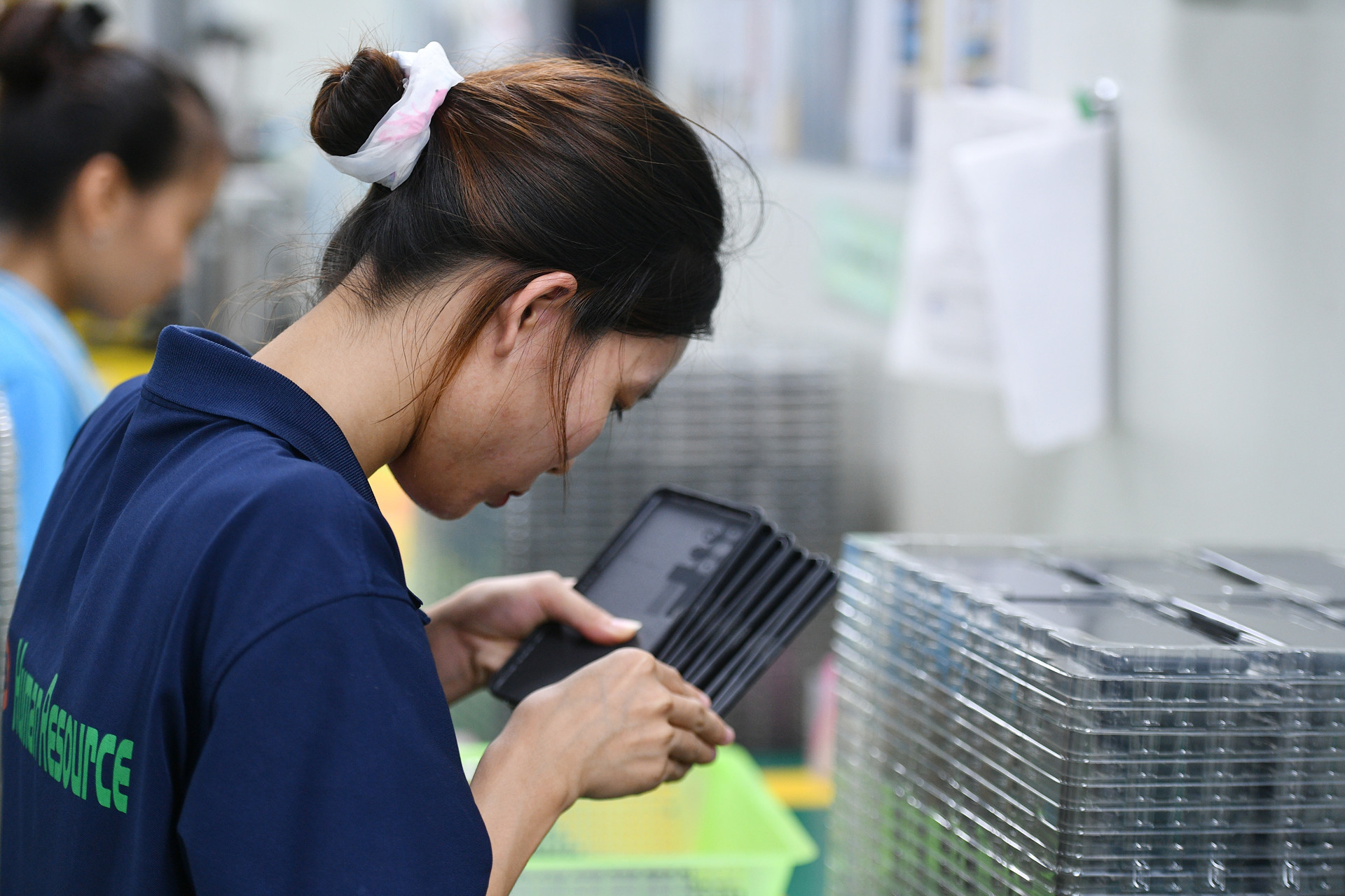 vietnamese workers.jpg