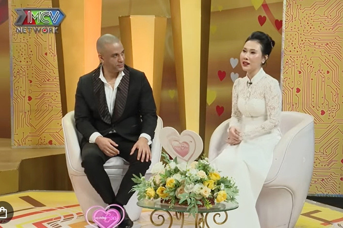 Once fiercely opposed, little girl cries as stepfather packs bags for Cuba