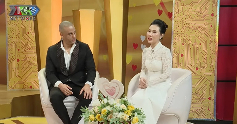 Once fiercely opposed, little girl cries as stepfather packs bags for Cuba