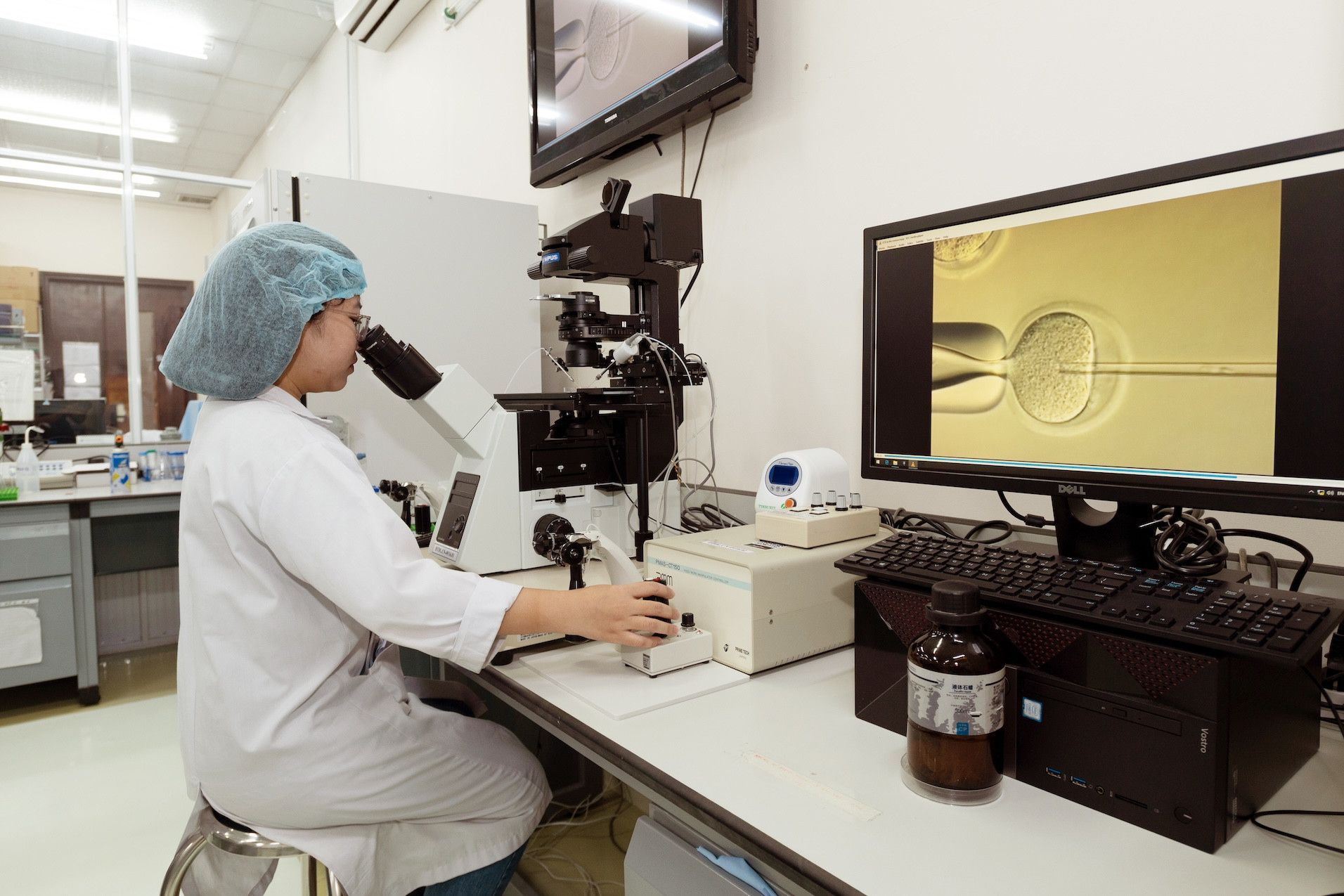 Phòng Thí nghiệm Công nghệ sinh học tại Trường ĐH Quốc tế.jpg