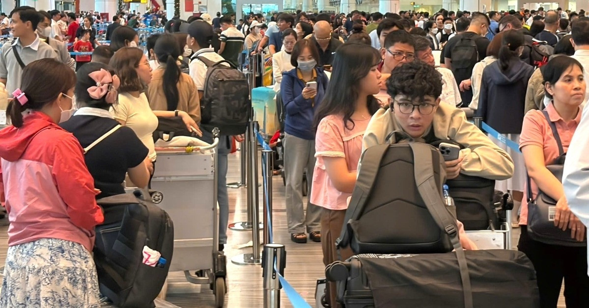 Nearly 1,070 flights handled in single day at HCMC&rsquo;s busiest airport