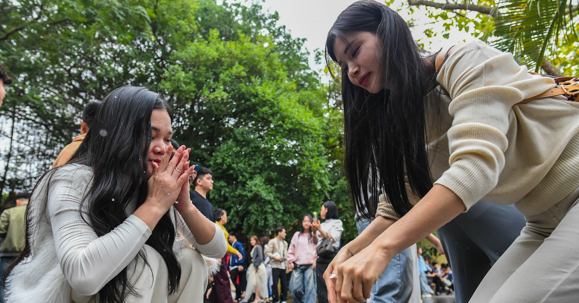 Pilgrims seek romance and renewal at Bac Ninh’s sacred well