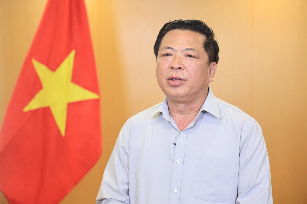 bo truong tran hong minh 1 30013 822.jpg