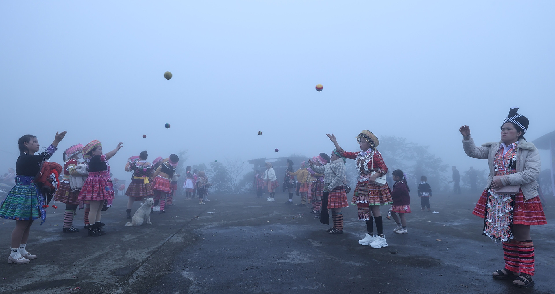 Hmong spring festival drifts through clouds in Lao Cai