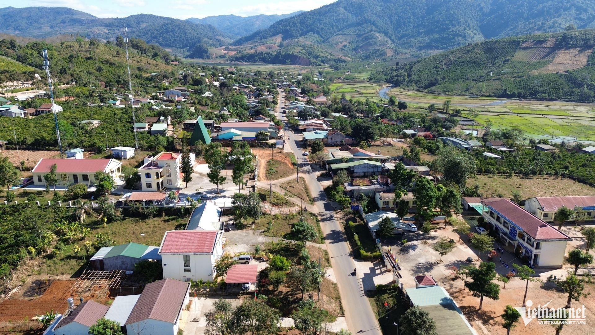 W-Làng Đăk Kơ Đêm khoác lên mình chiếc áo mới với sự ấm no và sung túc. (Ảnh: Ngọc Chí).jpg