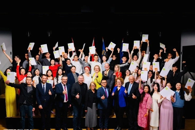 First 30 Vietnamese nurses graduate from Austria’s training programme