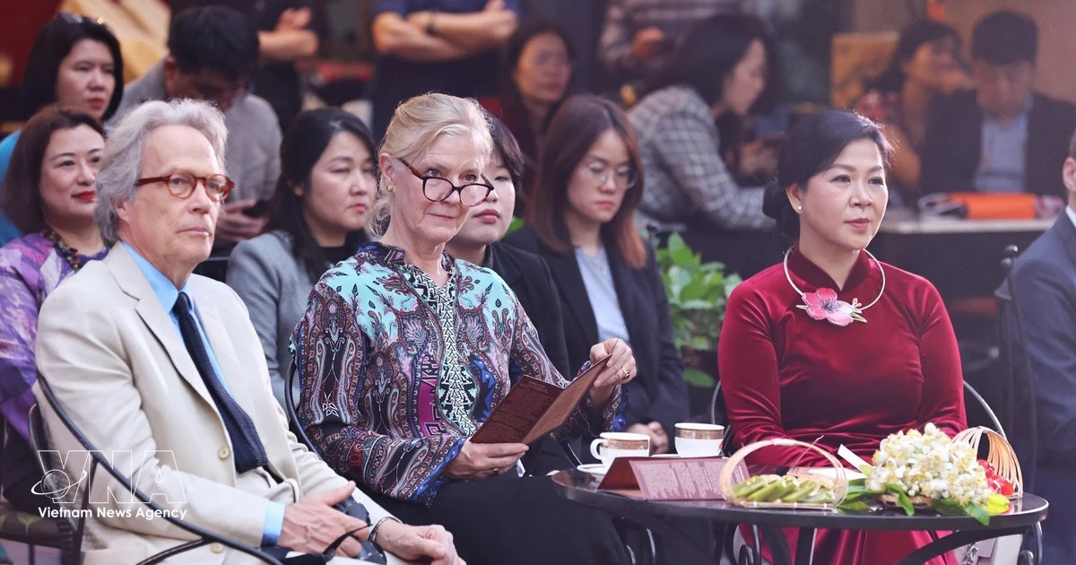 Party leader’s spouse hosts Duke of Richmond at Vietnam Fine Arts Museum