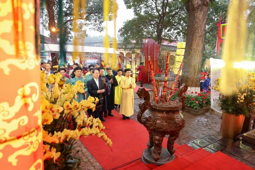 Spring incense offering ceremony held at Thang Long Imperial Citadel