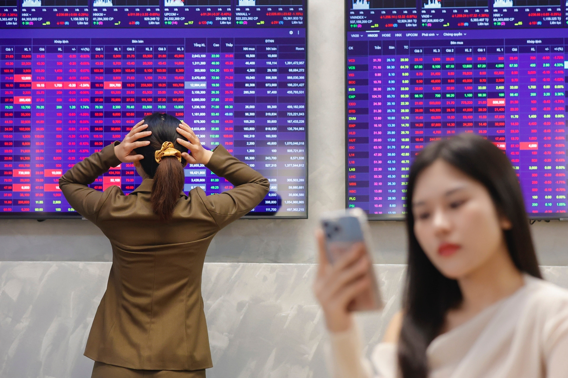 Young investor loses VND200 million after seeking life-changing returns