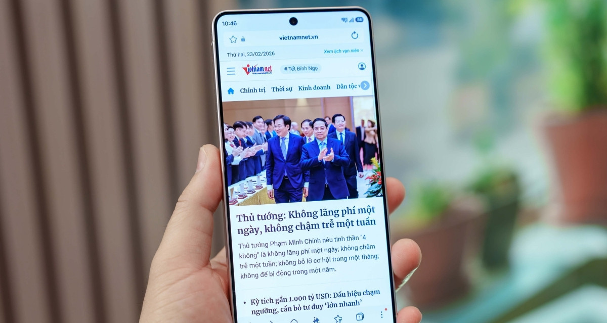 Galaxy S26 redefines AI phone with active anti-peep display