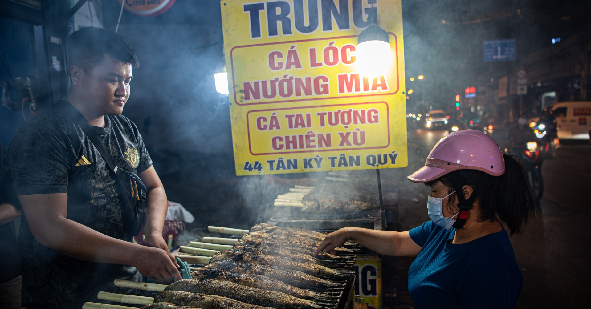Through the night at HCM City’s grilled snakehead hub ahead of God of Wealth Day
