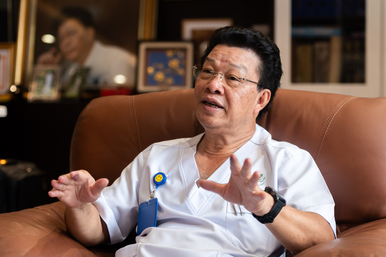 dau chan thay thuoc.jpg