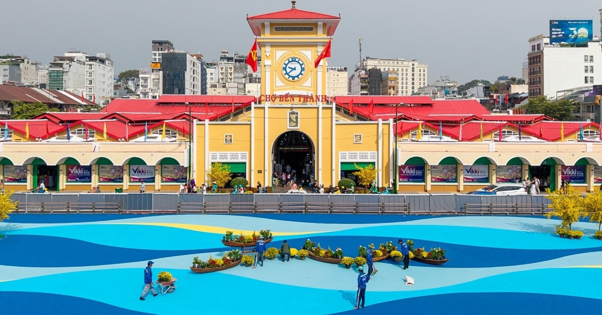 HCM City urged to halt facelift projects at Ben Thanh Market and Turtle Lake