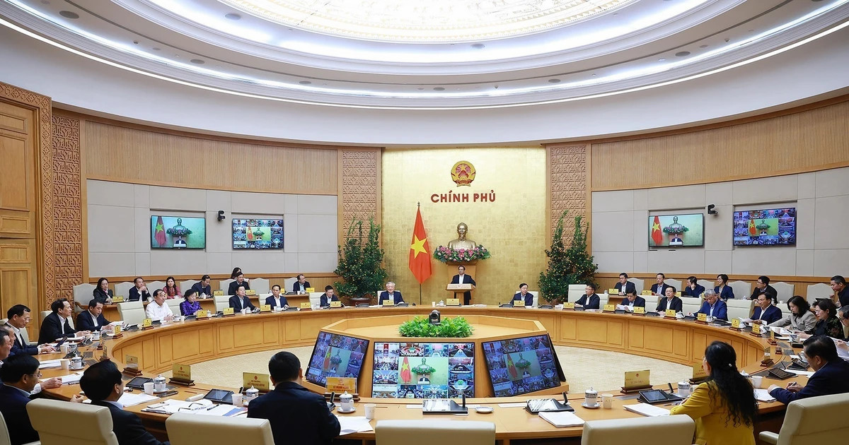 PM urges swift resolution to tackle issues in enforcing new food safety decree