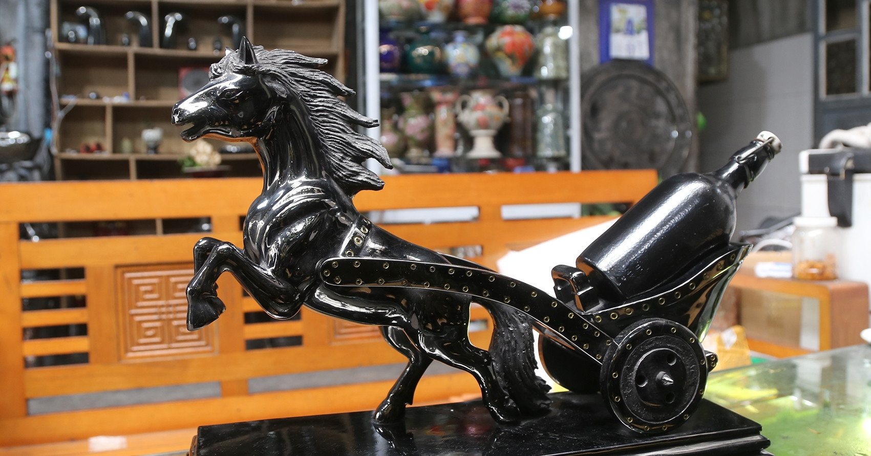 Coal-crafted horse statue captures Tet spirit in Quang Ninh
