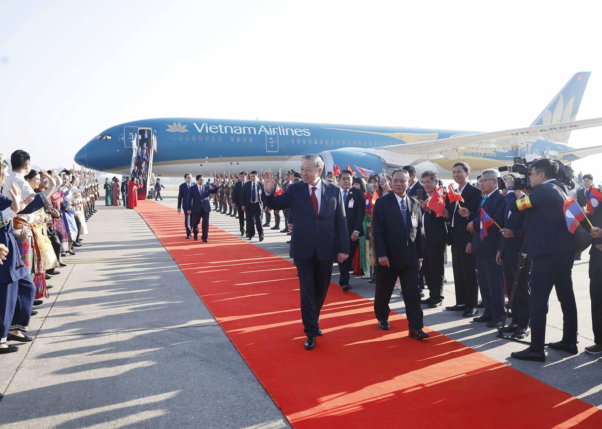 party chief to lam1.jpg