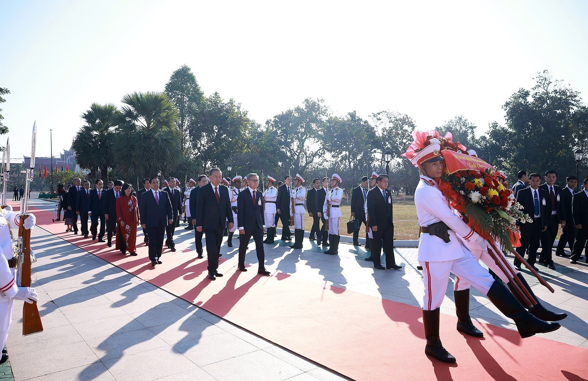 party chief to lam8.jpg