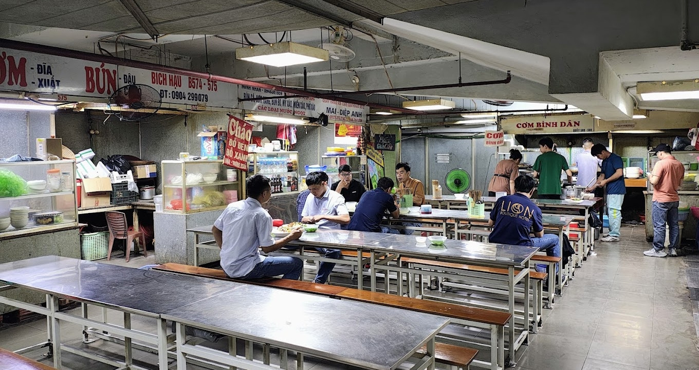 A Japanese traveler’s take on Hanoi’s ‘underground’ market