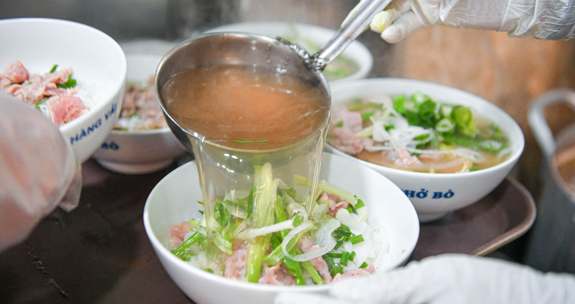 Beef cuts and broth secrets behind Hanoi&rsquo;s 30-year pho hotspots