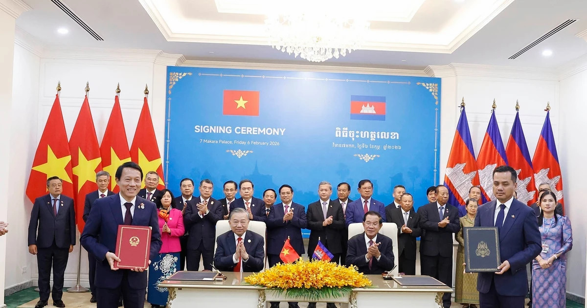 Vietnamese Party chief witnesses signing of cooperation documents in Cambodia