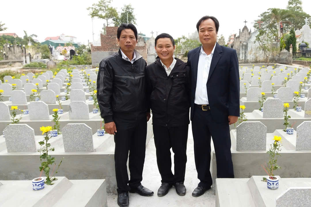 Man spends billions of dong relocating hundreds of unmarked graves in Hanoi